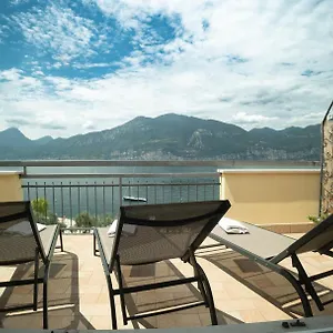 Penthouse Casa Alkea Masse Lake View Apartment